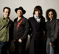 Jeff Beck & Band (c: Bill Reitzel)